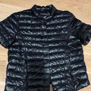 Like new !!J McLaughlin short sleeve puffer xs. Black.
